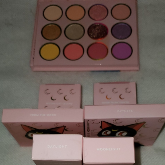 COSMETIC BUNDLE(DISNEY SAILOR MOON) - Picture 12 of 16